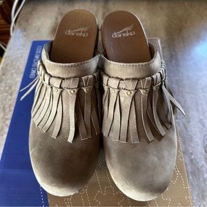 Dansko Deni Milled Nubuck Clog in Tan Taupe size 40 - NEW